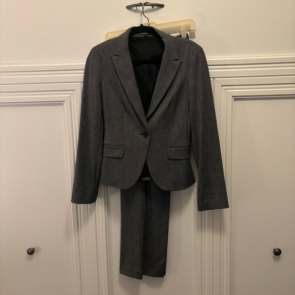 Express Suit - Picture 1 of 9